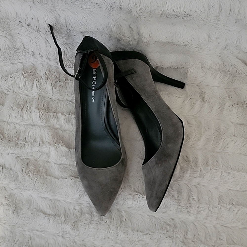 Bcbg pointy heel